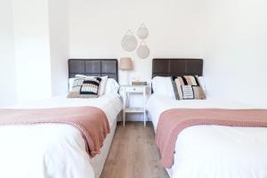 Llit o llits en una habitació de Polo Apartments 4