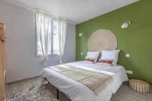 Postel nebo postele na pokoji v ubytování Le Cottage Duo Syrah Sauna entre Albi-Toulouse & Les Cottages du Tarn