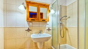 Kúpeľňa v ubytovaní Apartament Klimat Górski na Okrzei - 5D Apartamenty