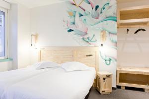 Postel nebo postele na pokoji v ubytování Hôtel Graffalgar