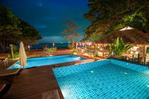 Der Swimmingpool an oder in der Nähe von LaLaanta Hideaway Resort