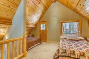 Llit o llits en una habitació de Meyer Mountain Home