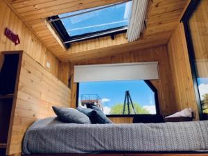 Posezení v ubytování EnCubo Glamping Guatavita
