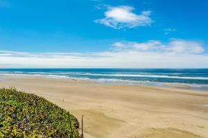 Pantai di atau di dekat holiday park