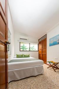 Postel nebo postele na pokoji v ubytování Hotel Ayenda Casa Cano 1805