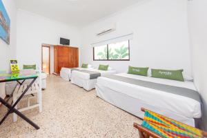 Postel nebo postele na pokoji v ubytování Hotel Ayenda Casa Cano 1805
