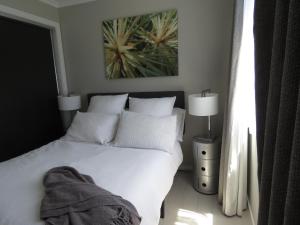 
A bed or beds in a room at Sweet Spot Shellharbour
