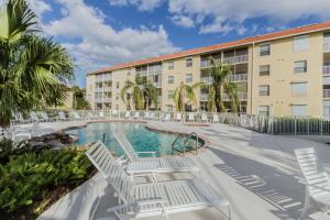 a swimming pool with lounge chairs and a hotel at Coral Falls- Celeste Dr./Lely in Belle Meade