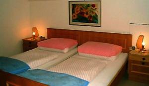 Llit o llits en una habitació de Apart-Haus-Florian-Balkonappartement