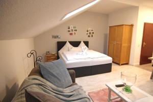 Ένα ή περισσότερα κρεβάτια σε δωμάτιο στο Kapitaenshaus-Lassen-Zimmer-Miss-Marple