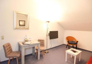 Μια τηλεόραση ή/και κέντρο ψυχαγωγίας στο Kapitaenshaus-Lassen-Zimmer-Blanker-Hans