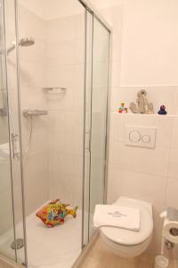 Ένα μπάνιο στο Kapitaenshaus-Lassen-Zimmer-Blanker-Hans