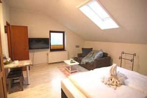 Μια τηλεόραση ή/και κέντρο ψυχαγωγίας στο Kapitaenshaus-Lassen-Zimmer-Miss-Marple +7 φωτογραφίες