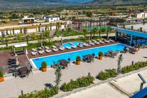 Bazén v ubytování Sevsamora Resort & Spa nebo v jeho okolí