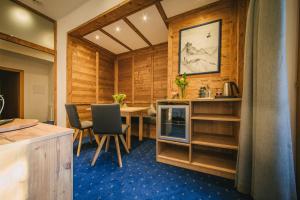 Kuchnia lub aneks kuchenny w obiekcie Arlen Lodge Hotel inkl Premium Karte im Sommer