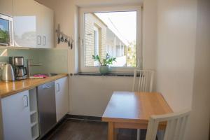 Köök või kööginurk majutusasutuses Schoene-Aussichten-Strandnah-gelegen