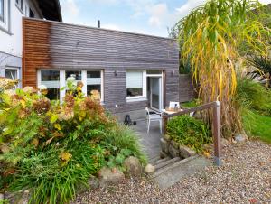 a small house with a table and a bench at Apartment Close to the Beach in Flensburg