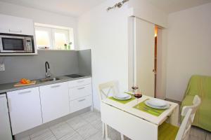 Kuchyň nebo kuchyňský kout v ubytování Apartments Omo 1