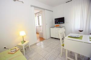 TV a/nebo společenská místnost v ubytování Apartments Omo 1
