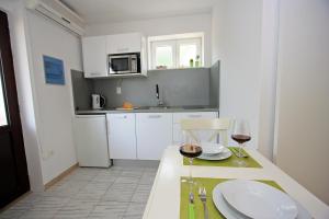 Kuchyň nebo kuchyňský kout v ubytování Apartments Omo 1
