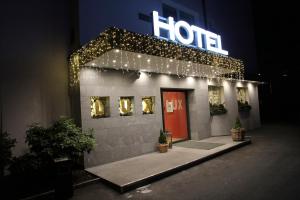 Un certificat, premiu, logo sau alt document afișat la Businesshotel Lux