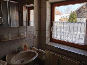 Koupelna v ubytování Ferienhaus-Haidweg-Wohnung-3 + 35 fotografií