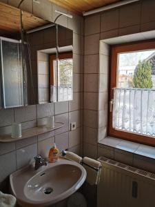 Koupelna v ubytování Ferienhaus-Haidweg-Wohnung-3