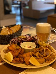 Jedzenie w hotelu lub w pobliżu