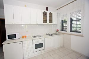 Kuchyň nebo kuchyňský kout v ubytování Apartments Omo 1