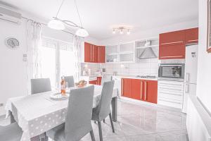 Kuchyň nebo kuchyňský kout v ubytování Apartments Vukic