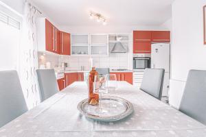Kuchyň nebo kuchyňský kout v ubytování Apartments Vukic