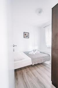 Postel nebo postele na pokoji v ubytování Apartments Vukic
