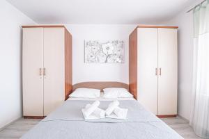 Postel nebo postele na pokoji v ubytování Apartments Vukic