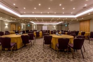 Area bisnis dan/atau ruang konferensi di Hellidon Lakes Hotel