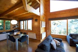 a living room with a couch and a table at Cabana Coll Sisé in La Molina
