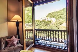 Pemandangan gunung umum atau pemandangan gunung yang diambil dari hotel