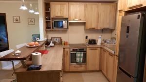 Aranypatak apartmanház tesisinde mutfak veya mini mutfak
