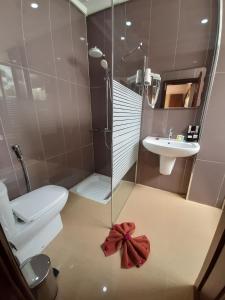 Koupelna v ubytování Iris Hotel