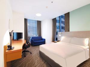 Voodi või voodid majutusasutuse Holiday Inn Express Hong Kong Causeway Bay by IHG toas