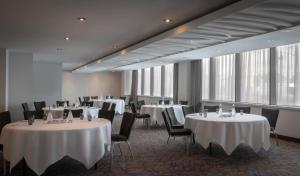 Restoran ili drugo mesto za obedovanje u objektu Maldron Hotel Tallaght