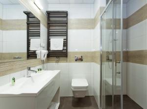 Koupelna v ubytování InterHotel + 22 fotografií