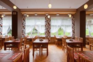 Restoran atau tempat lain untuk makan di Ośrodek Sanatoryjno-Wczasowy Hajduczek
