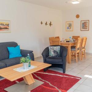 a living room with a couch and chairs and a table at Ferienwohnung-Kuestennaehe in Wenkendorf