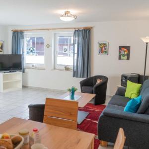 a living room with a couch and a table at Ferienwohnung-Kuestennaehe in Wenkendorf