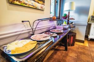 Makanan di atau berdekatan hotel