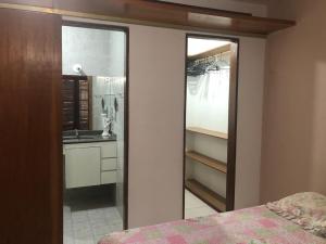 a room with a kitchen with a bed in it at Pousada Icaraí Inn in Niterói