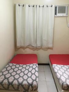 A bed or beds in a room at Hostel Icaraí Inn