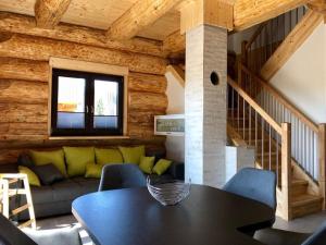 Posezení v ubytování Naturstammhaus und Appartements Zum Brockenbaecker