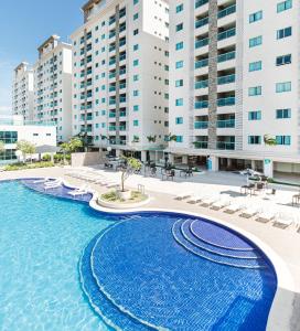 Bazén v ubytování Salinas Park Resort nebo v jeho okolí