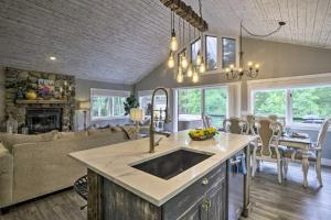 O zonă de relaxare la Upscale Home with Hot Tub 3 Mi to Breck Ski Resort! +24 fotografii